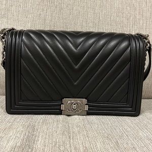 Chanel New Medium Boy Bag Chevron Lambskin EXCELLENT CONDITION